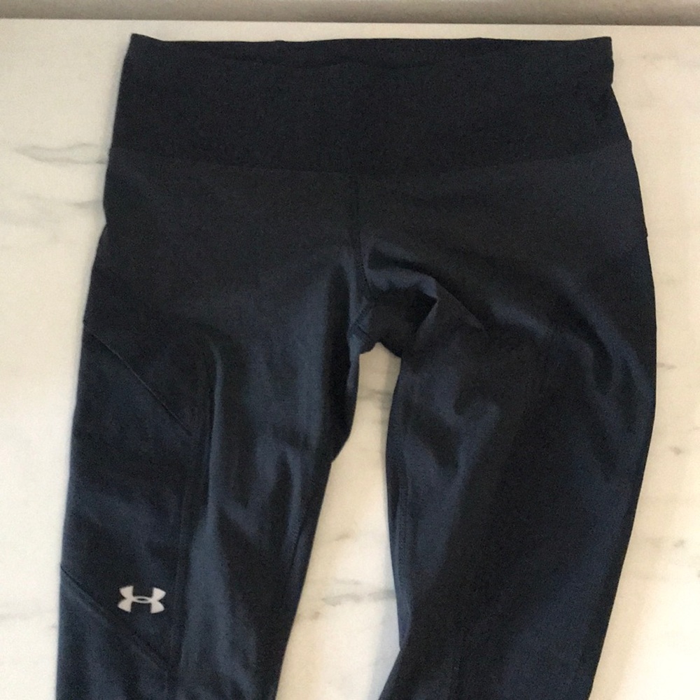 Under armor crops size medium